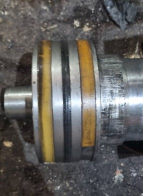 پیستون هیدرولیک آسیب دیده و خط افتاده